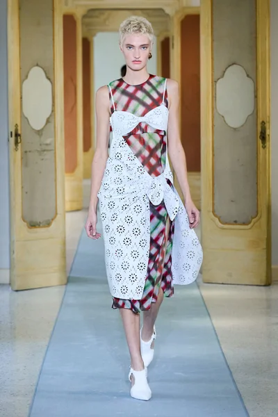 Look 29